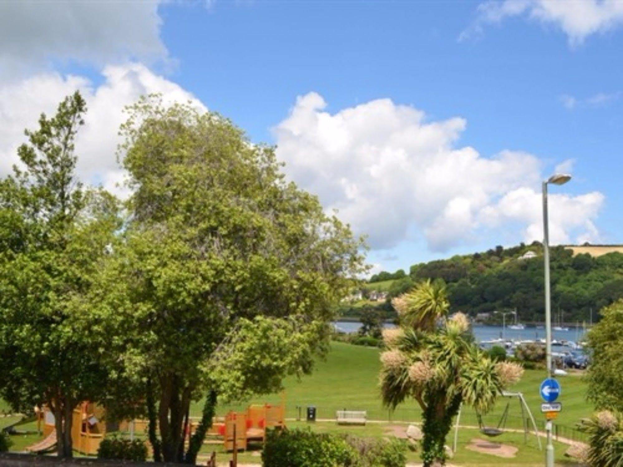 Bed & Breakfast The Ship In Dock Dartmouth